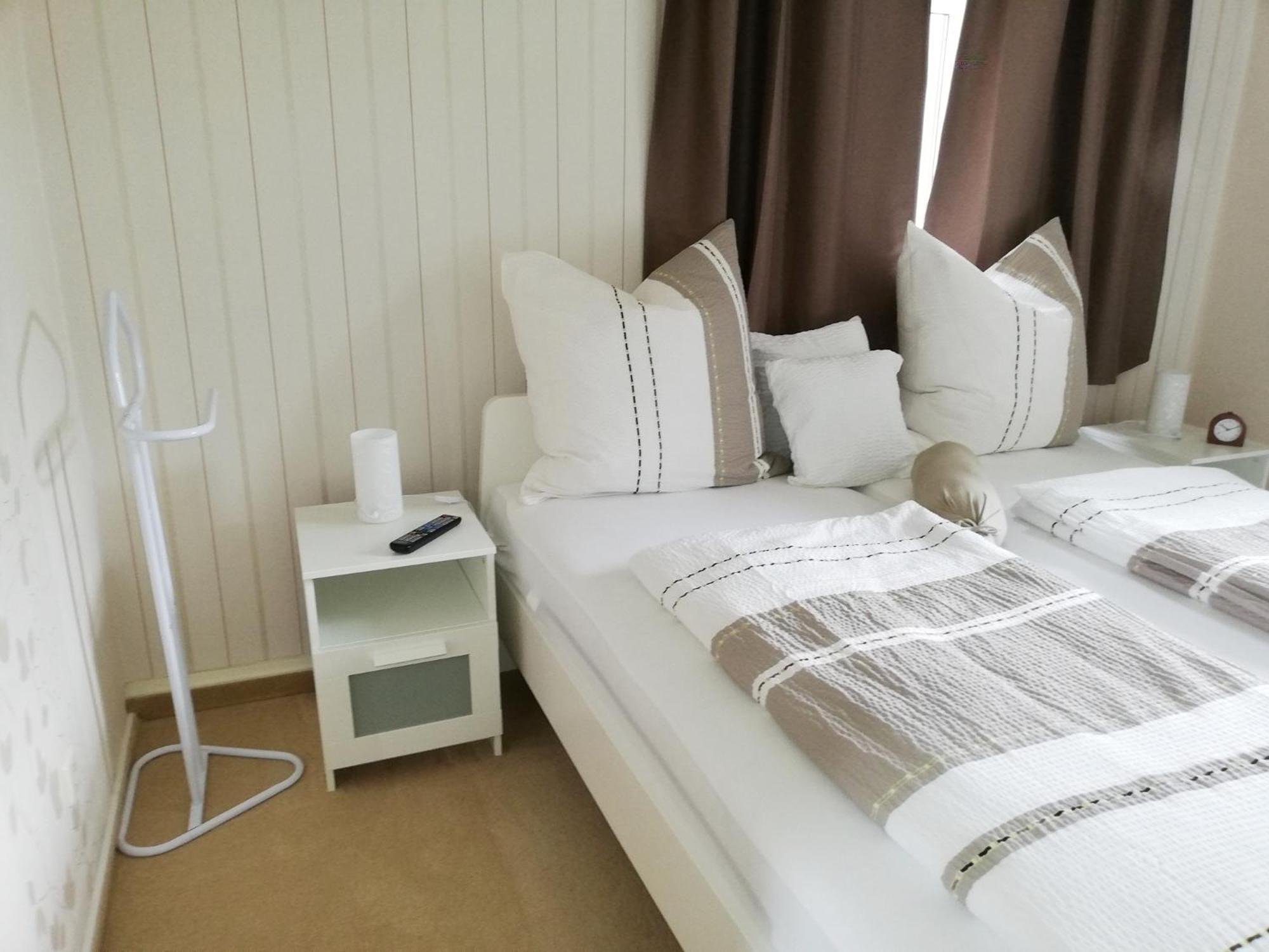 Ferienwohnung Und Pension "Zur Aue" Konigsbruck Екстериор снимка