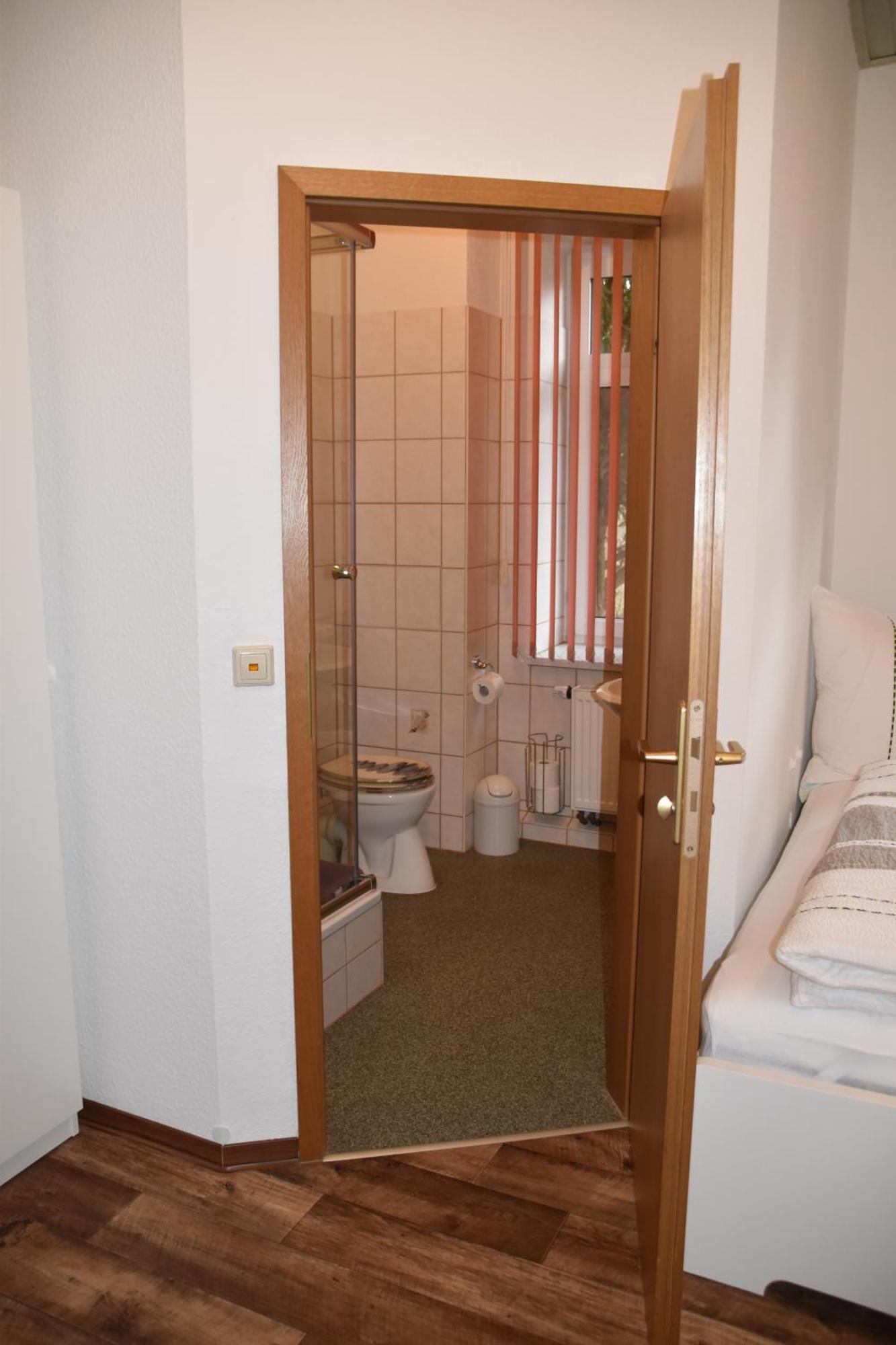 Ferienwohnung Und Pension "Zur Aue" Konigsbruck Екстериор снимка